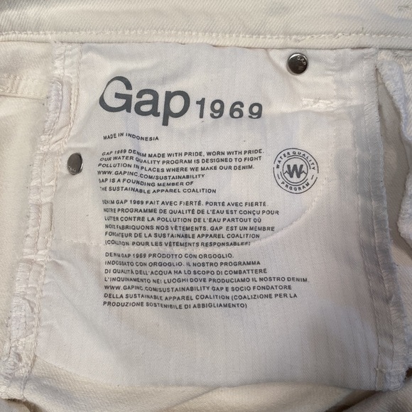 GAP 1969 Women’s white True Skinny Ankle jeans. Frayed hem. Size 28. - Picture 7 of 7